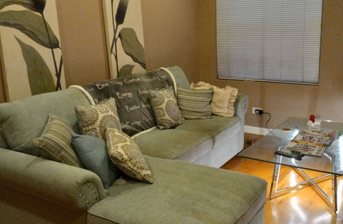 South Shore Condo | Beautiful condo with AC in vibrant Chicagon10 mins to beach. 10 mins to downtown