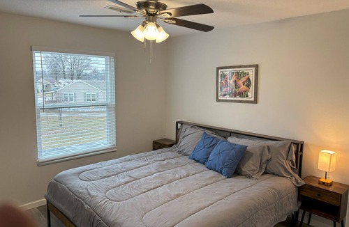 Granite City Apartment | Beautiful Cozy Family Apt Near Park