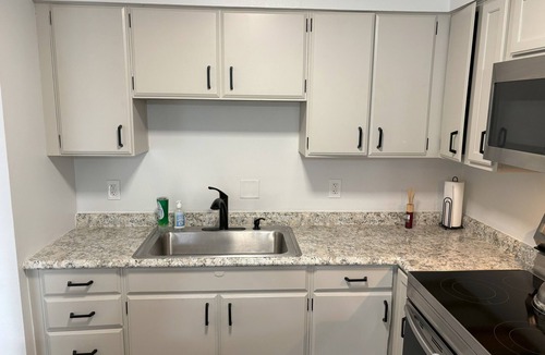 Granite City Apartment | Beautiful Cozy Family Apt Near Park