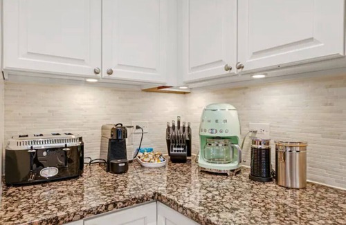 River West House | Beautiful Designer Townhome ~ Amazing Location! River West - 4-Bedroom/Unit 1