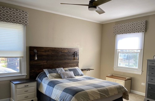 Western Springs House | Beautiful English Cottage in Historic Old Town