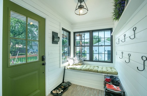 McHenry House | Beautiful Fox River Waterfront House Getaway