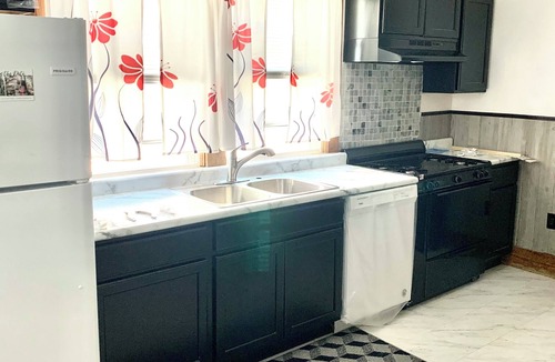 Danville House | Beautiful “House” 4-bed”ROOMS” not bunks-Hotel 4 Bedrooms 100 dollars each room