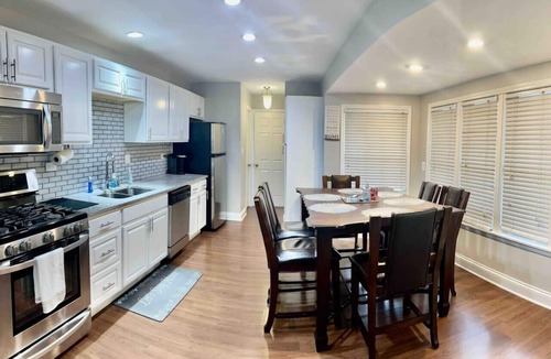 Carpentersville House | Beautiful house for 12~Games Room ~Pet friendly