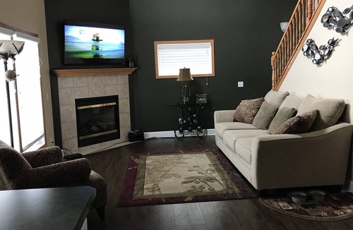 Apple River Condo | Beautiful Lakeview Townhome in Apple Canyon Lake near Galena