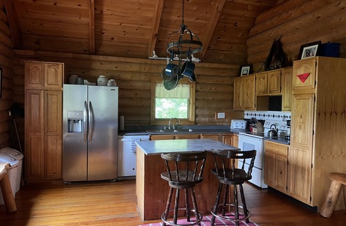 Sullivan Cabin | Beautiful Log Cabin above Lake Shelbyville