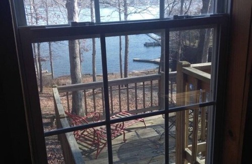 Goreville House | Beautiful Log Cabin In Lake of Egypt with a Dock