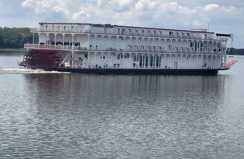 New Boston Apartment | Beautiful newly Remodeled unit, 1 block to Mississippi River.