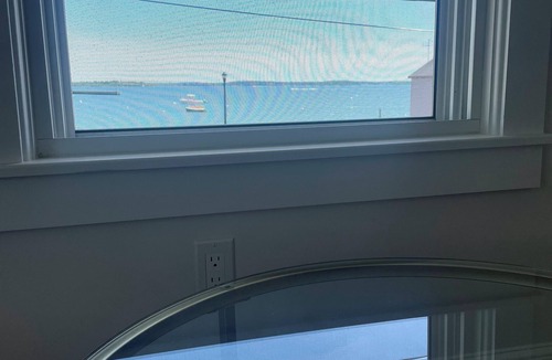 Hull House | Beautiful Ocean front home - Quiet neighborhood