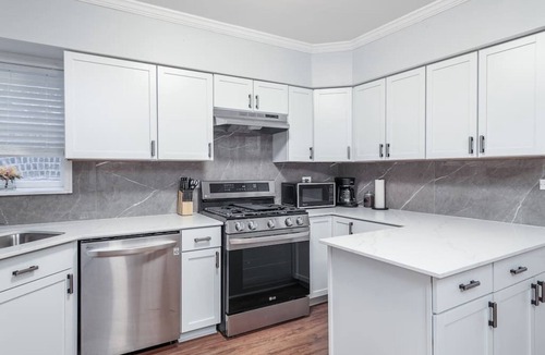 Old Town Hotel | Beautiful, Remodeled Penthouse Unit in Old Town!