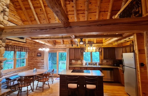 Putnam Cabin | Beautiful & Secluded Cabin by Lake Thunderbird