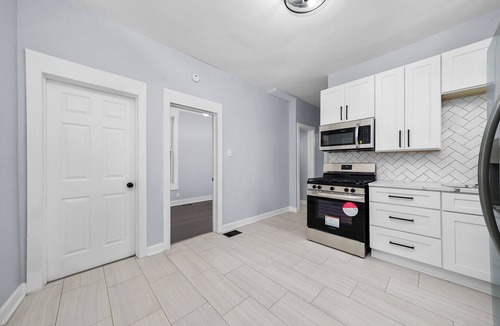 Chicago Lawn House | Beautiful spacious 6-Bedroom Home with 2 Baths – Perfect for Large Families