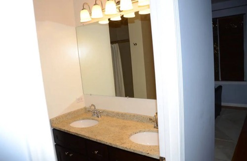 Bronzeville House | Beautiful Spacious home minutes from Downtown Chicago