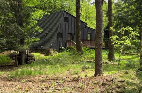 Kerhonkson Cottage | Beautiful stream side cottage in the woods