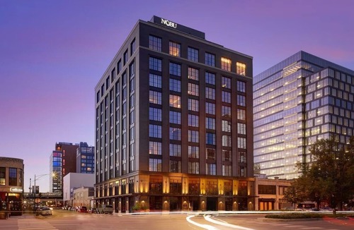West Loop House | Beautiful Suite Near Roosevelt University - Only a Quick Ride Away
