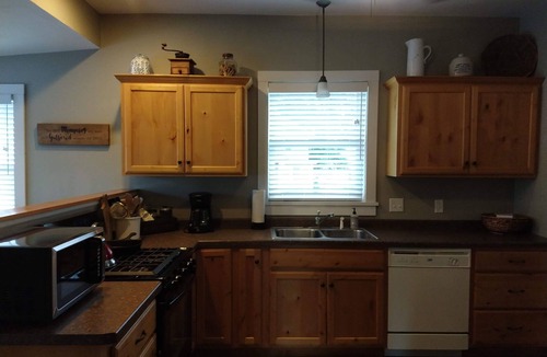Elizabeth House | Beautiful turn of the century home in Elizabeth,Il 10 minutes from Galena