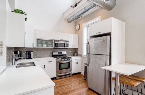 River North Apartment | Beautiful Unit CHI in Prime River North - top floor