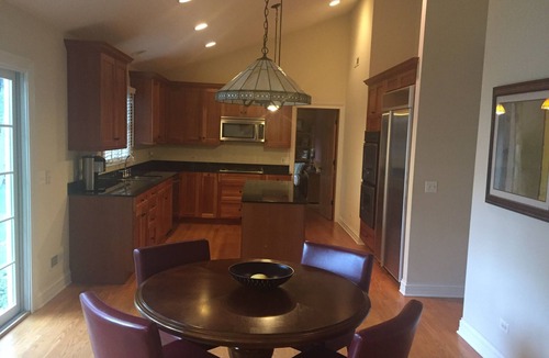 Lake Forest House | Beautifully Decorated Ranch, minutes from Lakefront, Beach and Downtown