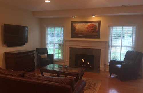 Lake Forest House | Beautifully Decorated Ranch, minutes from Lakefront, Beach and Downtown
