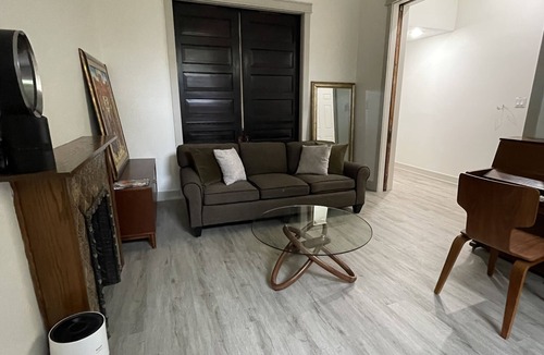 Bronzeville Apartment | Beautifully Furnished 2BD Apartment