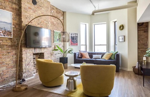 River North Apartment | BEAUTIFULLY remodeled flat DOWNTOWN - Sleeps 10!