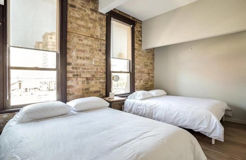 River North Apartment | BEAUTIFULLY remodeled flat downtown - Sleeps 10!