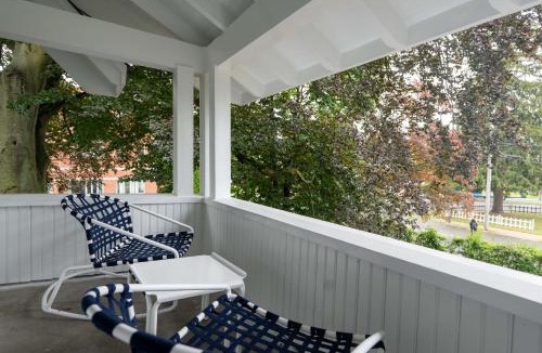 Bridgeport House | Beechmont-Charming Colonial for Events and Getaways!