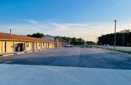Wood River Hotel | BEL AIR MOTEL