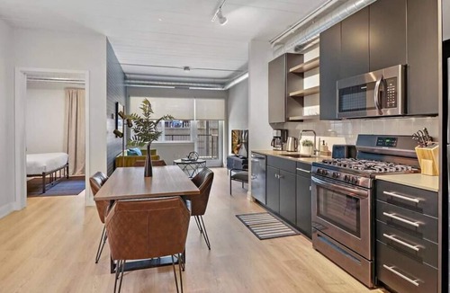 Lakeview Apartment | BEL2 Beautiful Belmont 1BR Apt w/ In-Unit Washer/Dryer
