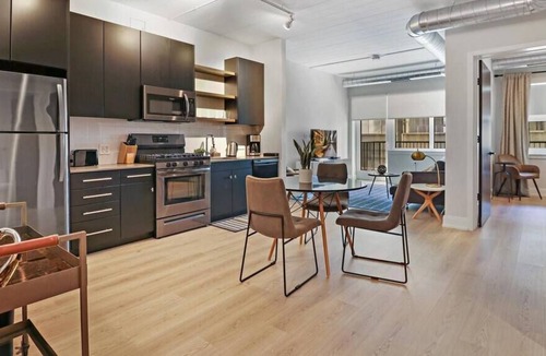 Lakeview Apartment | BEL3 Enticing 1BR/1BA Apt in Belmont