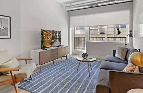 Lakeview Apartment | BEL3 Enticing 1BR/1BA Apt in Belmont