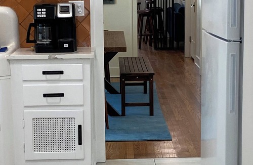 Berwyn House | Berwyn Bungalow - Explore Chicago from a Modern, Hip Bungalow vacation home.
