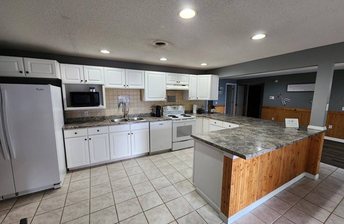 Goreville House | Best sunset views on the lake, renovated 3 bedrooms, 2 bath sleeps 8 people.