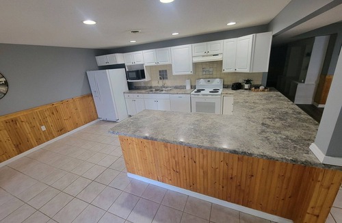Goreville House | Best sunset views on the lake, renovated 3 bedrooms, 2 bath sleeps 8 people.