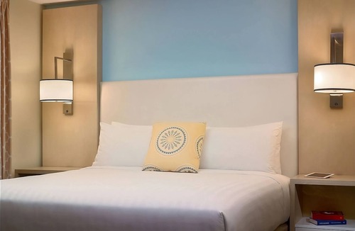 Schaumburg Hotel | Best Value, Quality Stay! Short Drive to Woodfield Mall, Schaumburg, w/Pool