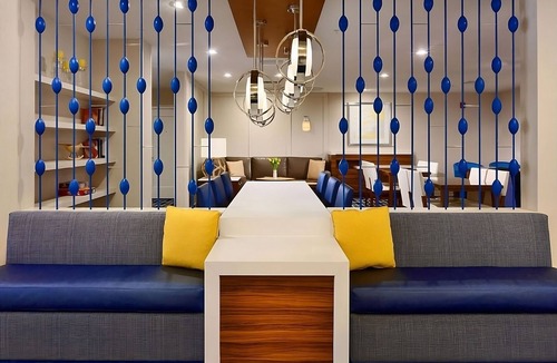 Schaumburg Hotel | Best Value, Quality Stay! Short Drive to Woodfield Mall, Schaumburg, w/Pool