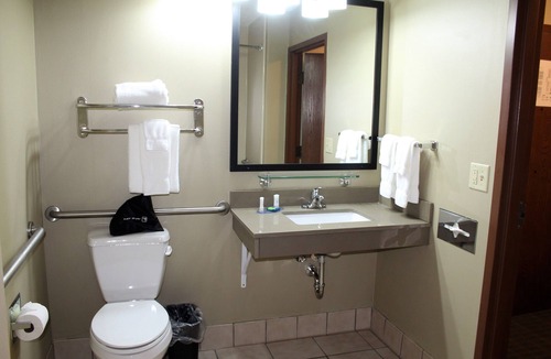 Effingham Hotel | Best Western Delta Inn