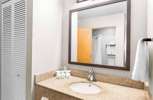 Fox Valley Hotel | Best Western Oswego Hotel