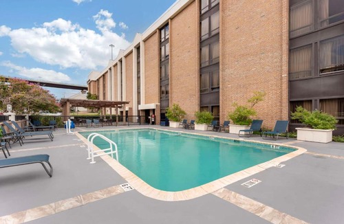 North Loop Hotel | Best Western Plus Austin Central