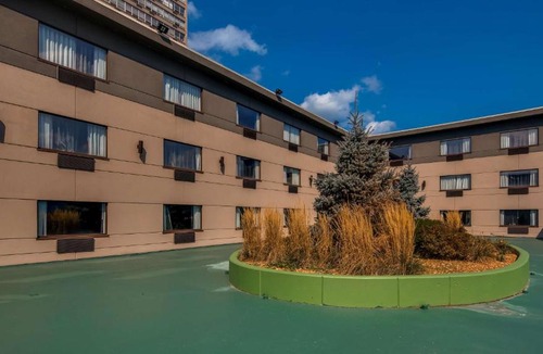 Indian Village Hotel | Best Western Plus Hyde Park Chicago Hotel