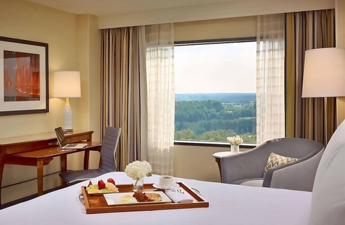 Gwinnett Place Hotel | Better Choice For Your Vacation! Amazing unit to enjoy w/Pool Access