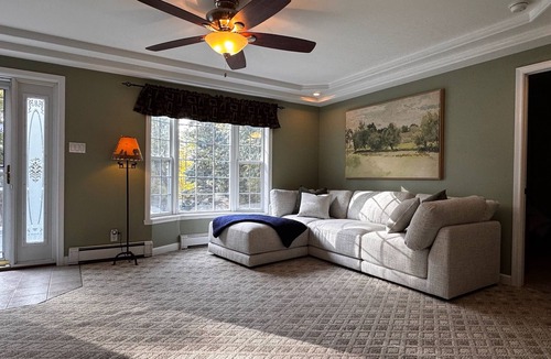 Laconia House | “Between the Bays Getaway” — Hot Tub, Firepit & Fun in Laconia!