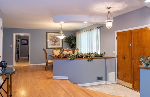 Beverly House | Beverly Place - 4BR/4BA Luxury!