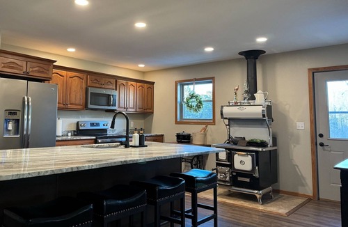 Sullivan House | Binion Lodge: Wooded Privacy Near Lake Shelbyville