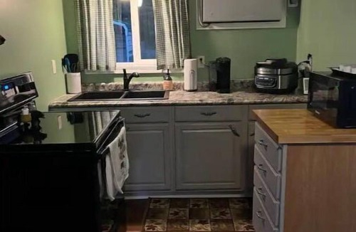 Benton Cabin | Black Bear Cabin, Gaming room and Boat parking