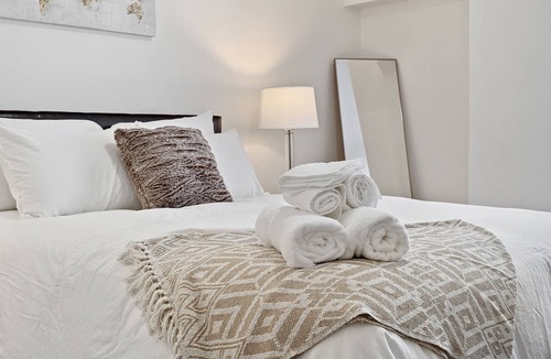 Springfield Apartment | Black Coffee Suite | State Capitol & Med District