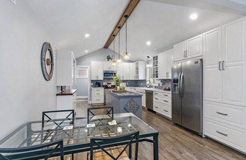 Batavia House | Bliss in Batavia near the Fox River