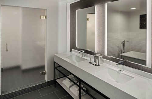 Normal Hotel | Bloomington-Normal Marriott Hotel & Conference Center