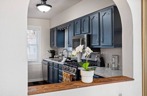 Peoria House | Blue Haven Cottage | Spacious 2BD in the Heights