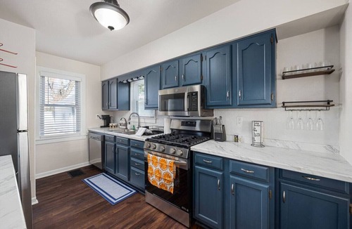 Peoria House | Blue Haven Cottage | Spacious 2BD in the Heights